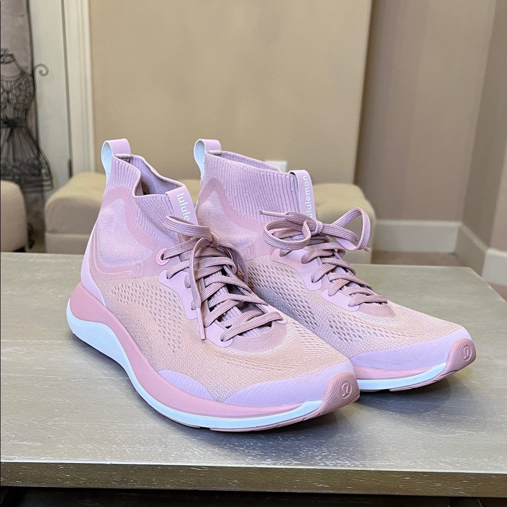 NWOT Lululemon Chargefeel Mid Women’s Workout Shoe - Size 8 👟 Minkberry/White